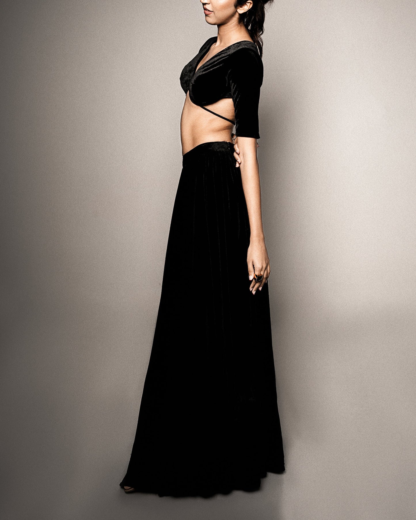 ZEENAT V-NECK BLOUSE